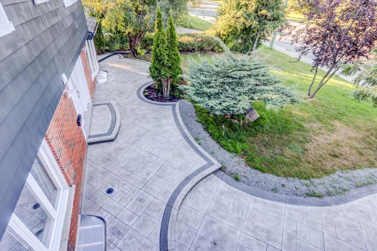 Ferienhaus Stunning 7 Bedroom Rougeview With 2 Kitchens, 5 Bathrooms, Amazing Backyard & 8-car Parking
